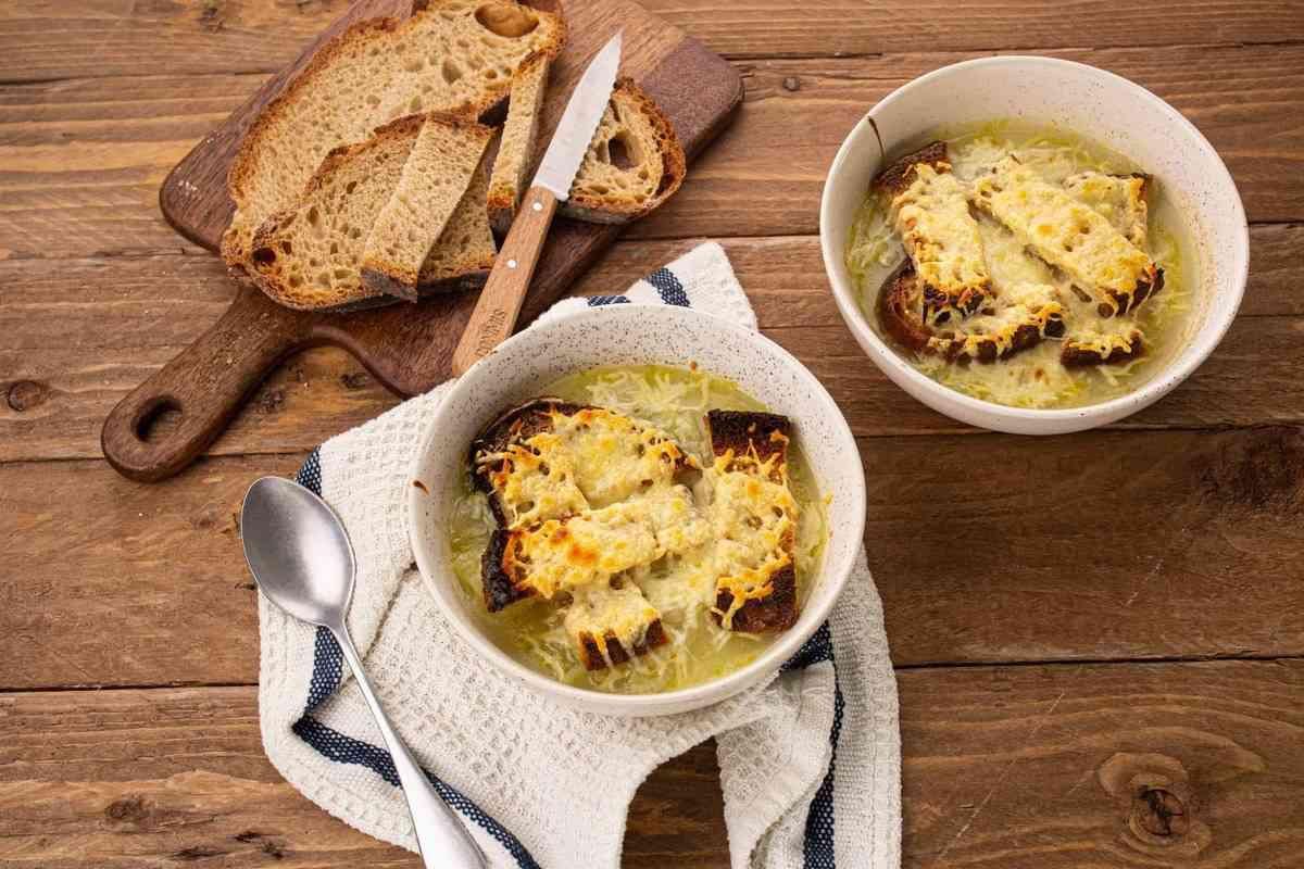 Soupe à l'Oignon Gratinée au Cantal - Recette - Les Commis