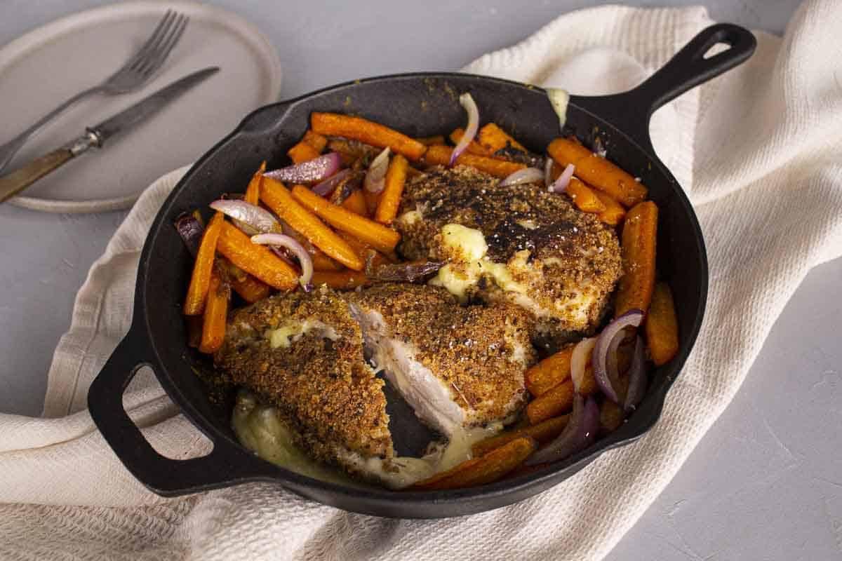 Poulet Farci au Chèvre & Carottes Rôties