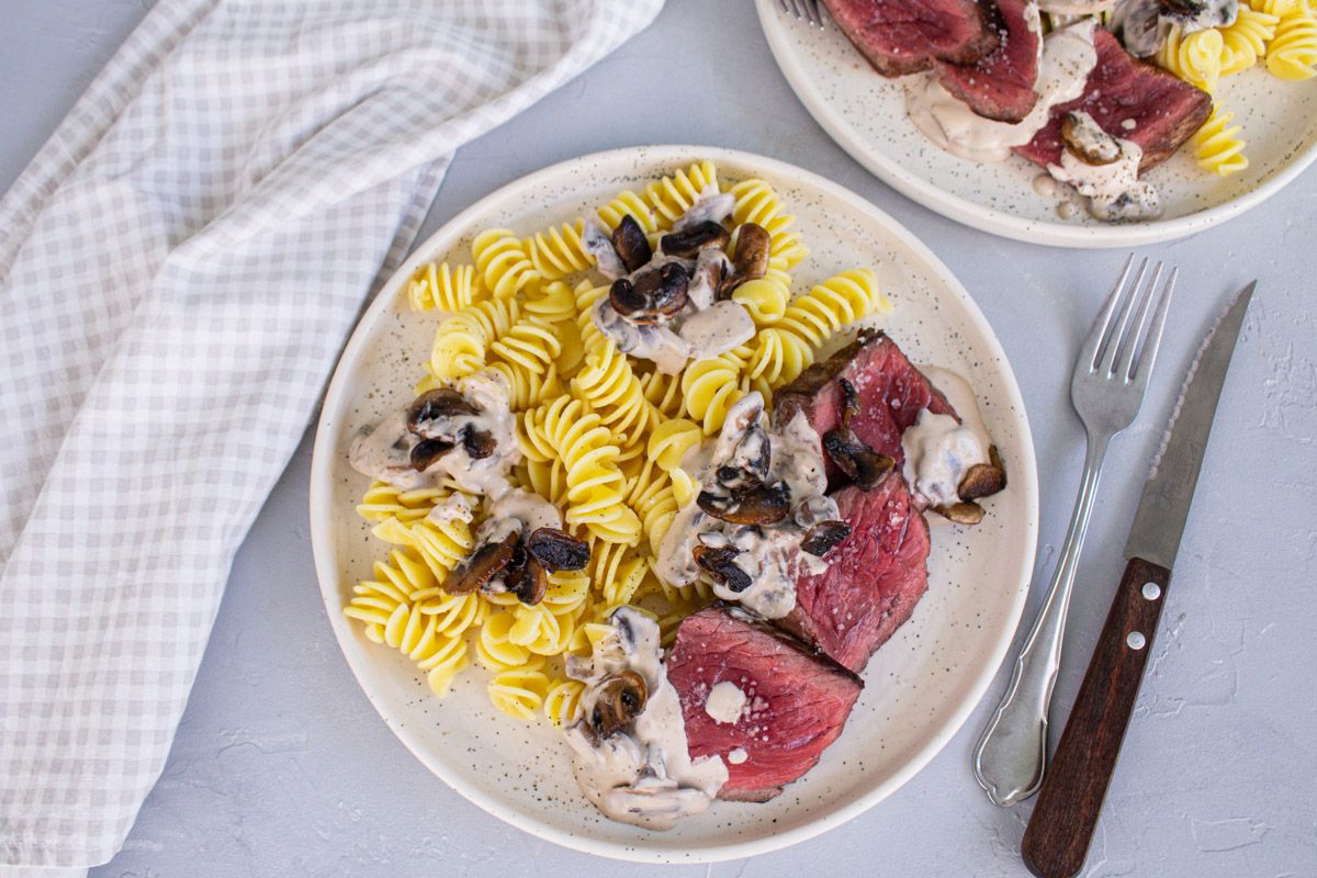 Pavé de Bœuf Aubrac & Sauce Champignon - Recette - Les Commis