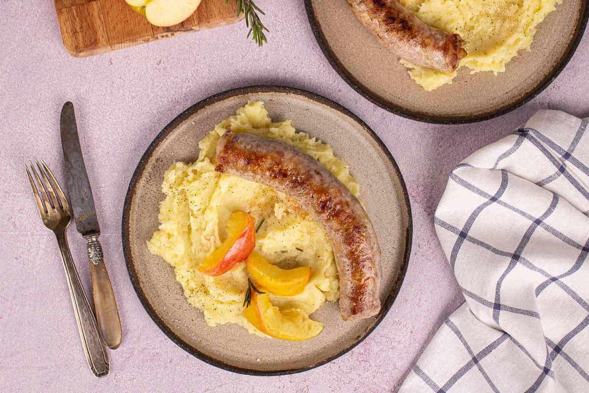 Saucisse Rustique, Purée de Panais et Pomme au four