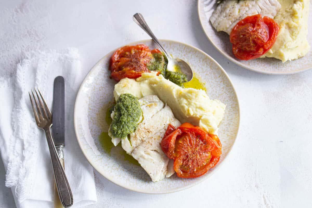 Poisson, Écrasé de Patates, Pesto & Tomates Rôties