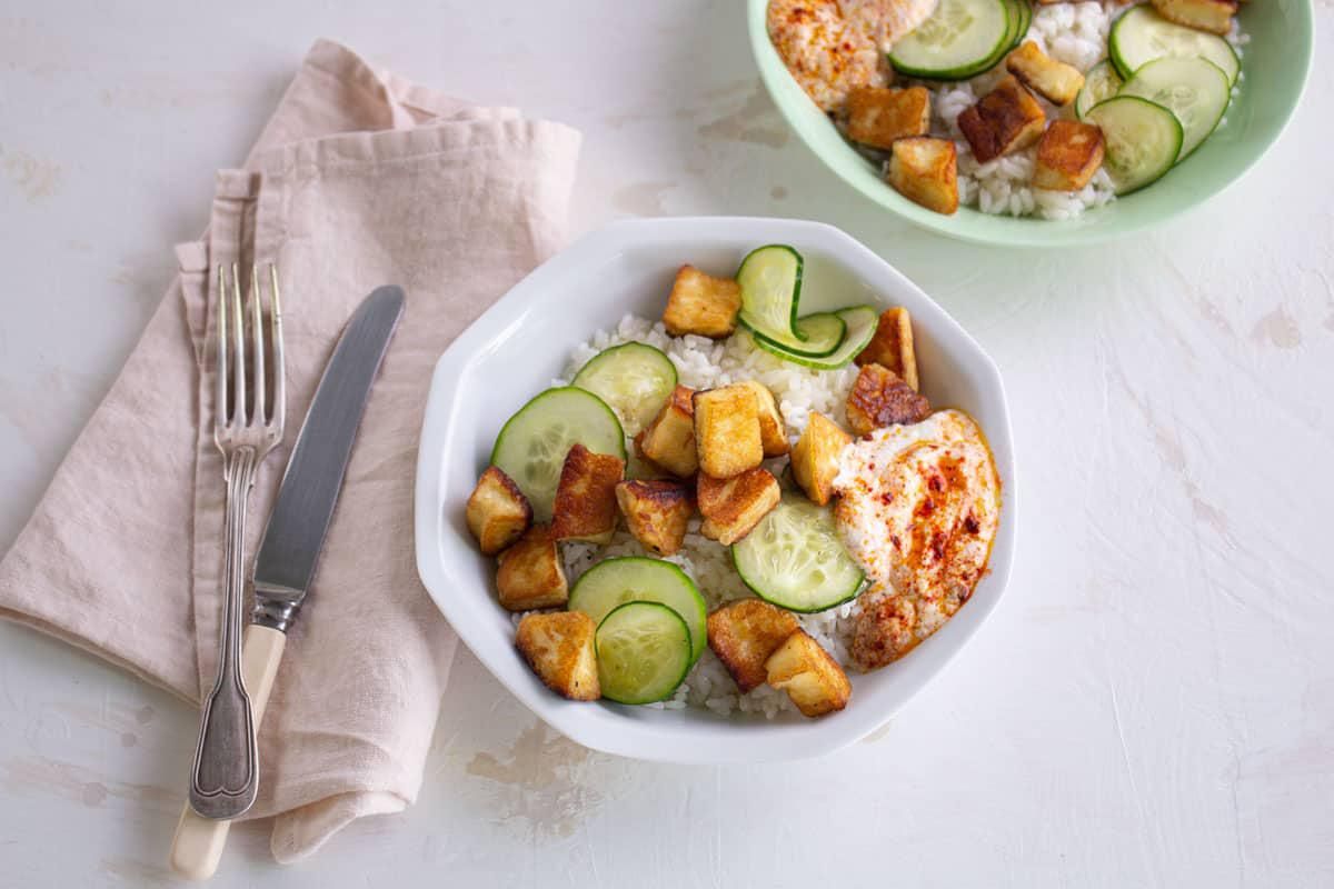 Halloumi Bowl, Sauce Fumée & Concombre