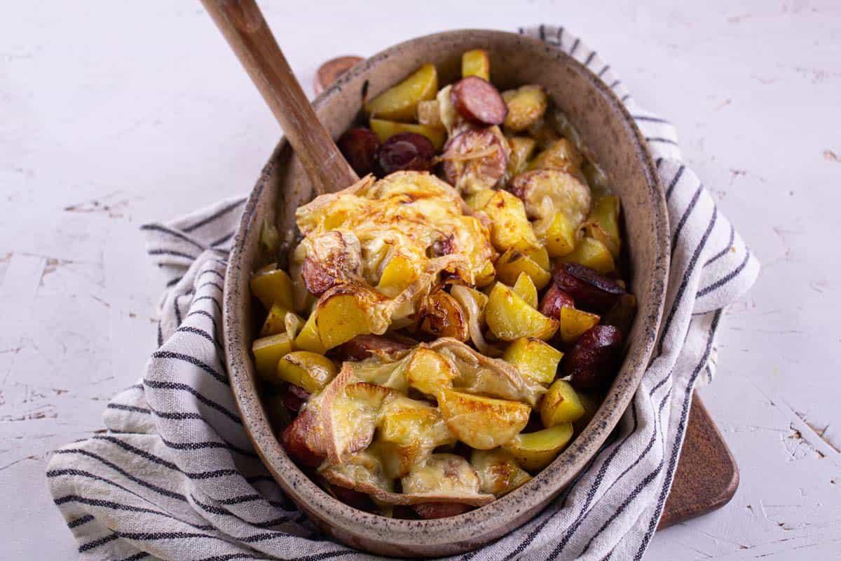 Gratin à la Saucisse Fumée & à la Raclette - Recette - Les Commis