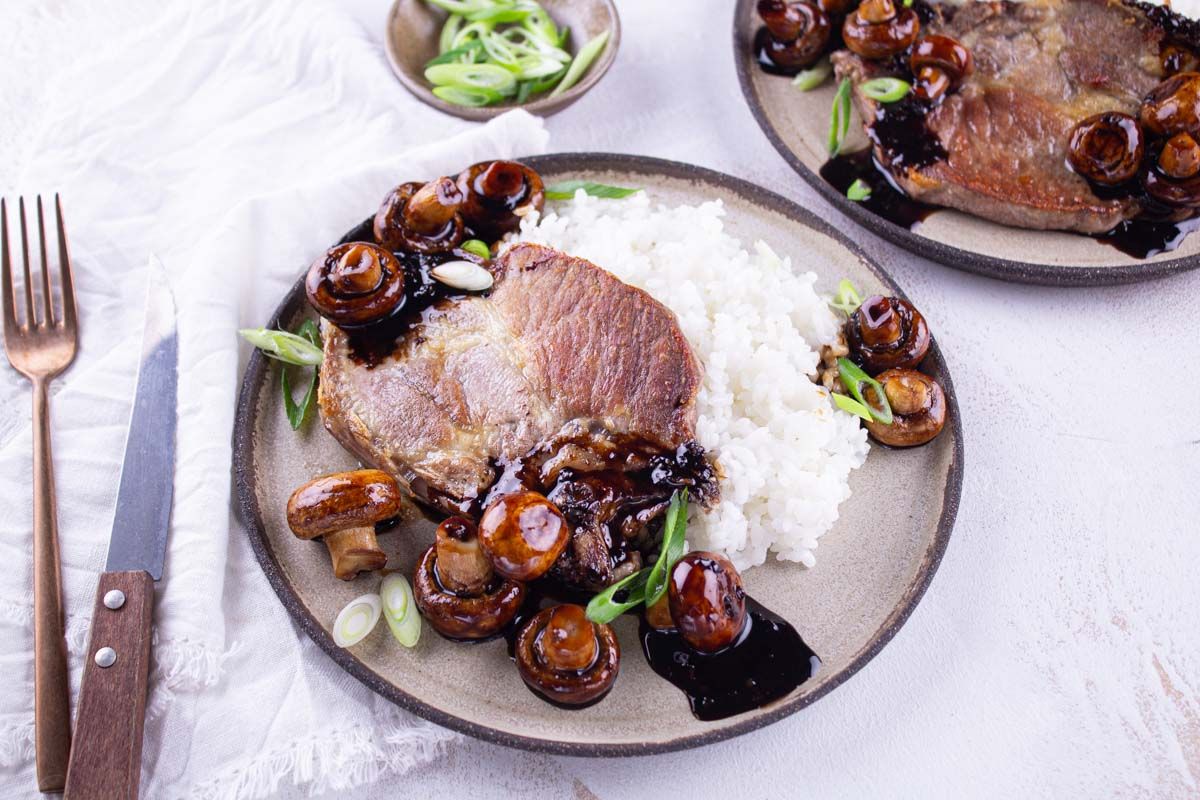 Échine de Porc et Champignons Caramélisés