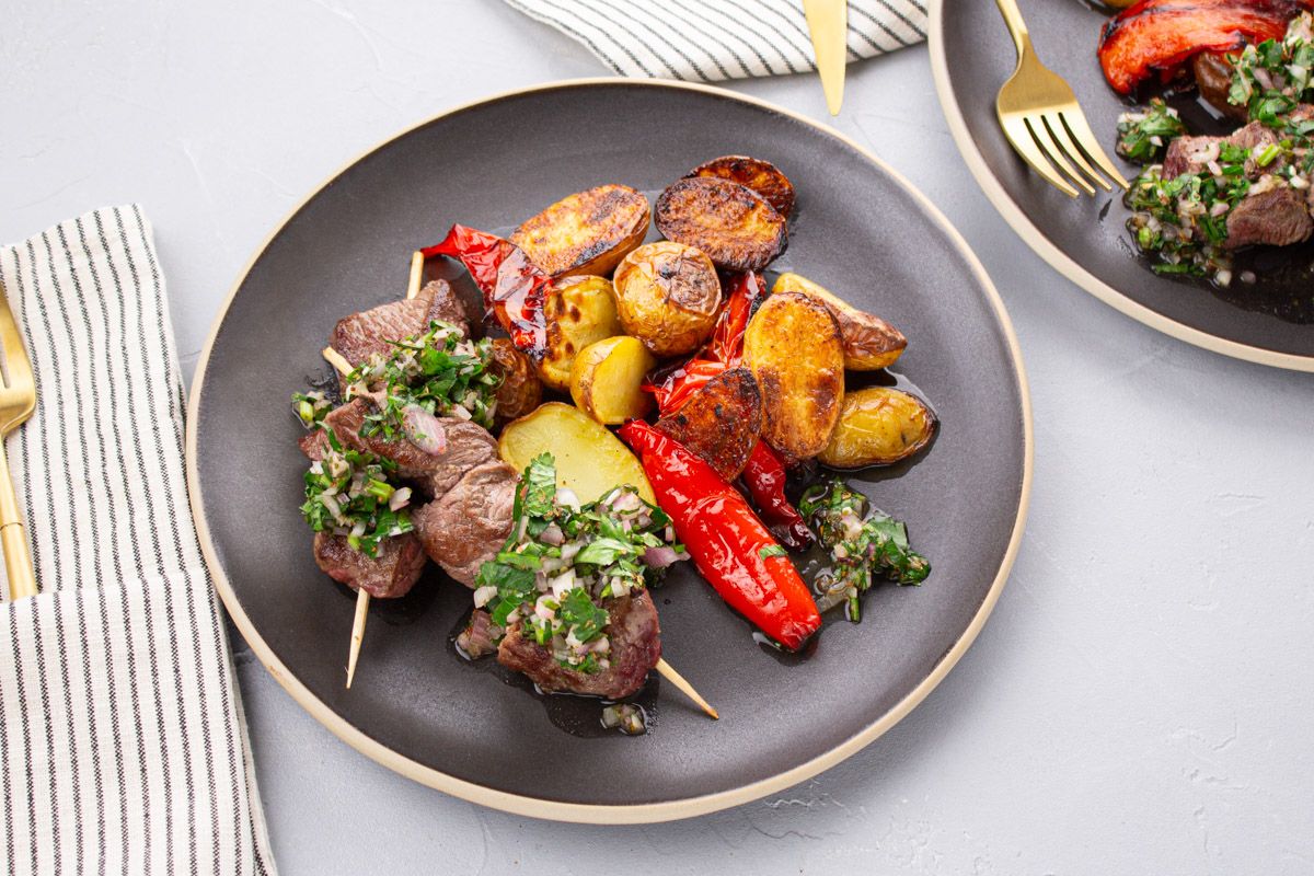 Brochettes de Bœuf Chimichurri & Pommes de Terre Rôties