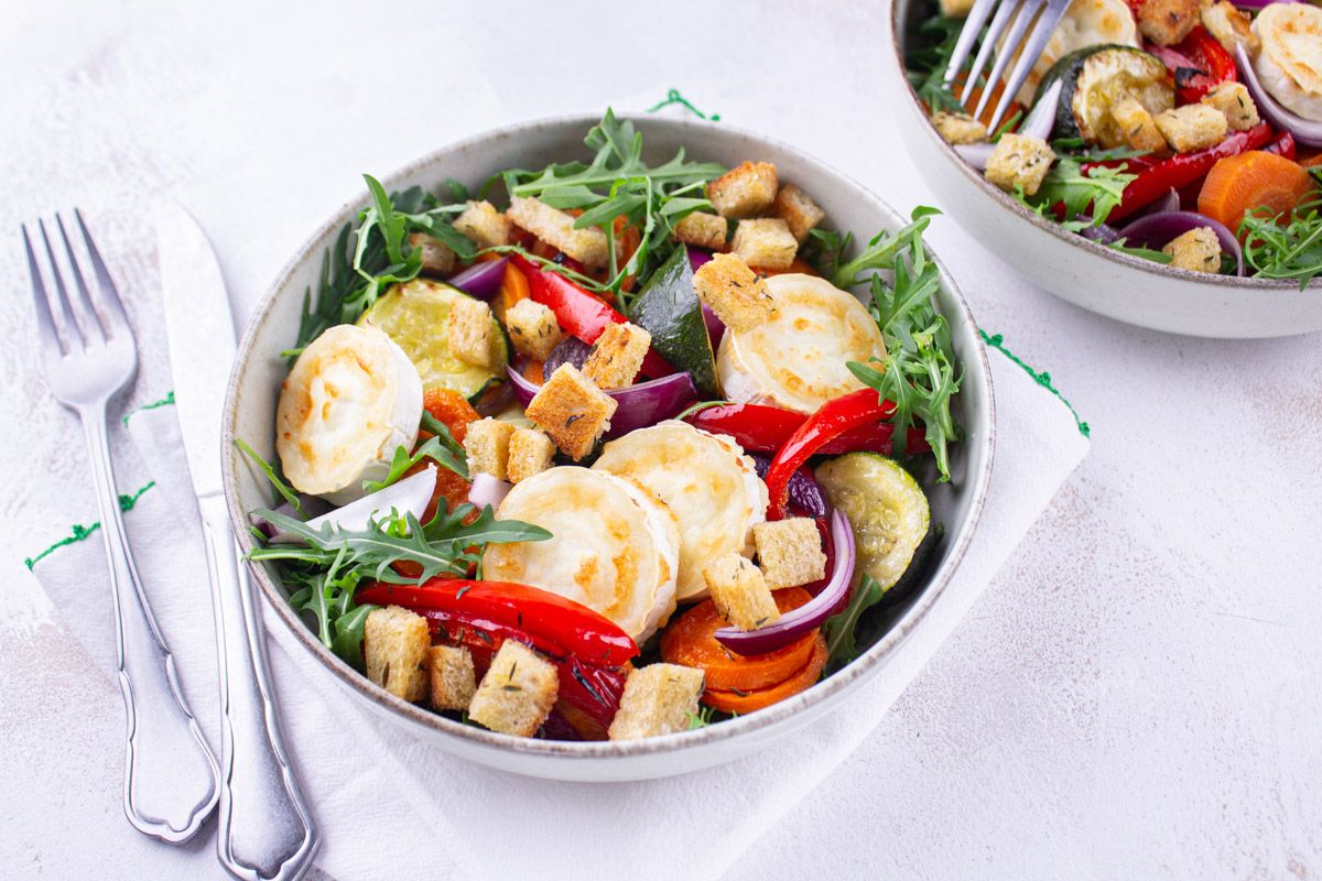 Salade de Chèvre Rôti aux Légumes d'Été