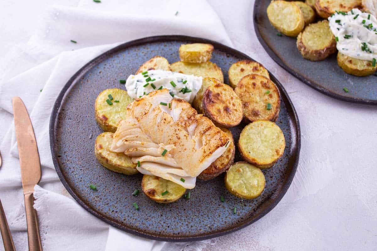 Poisson de la Criée, Sauce Yaourt & Ciboulette - Recette - Les Commis