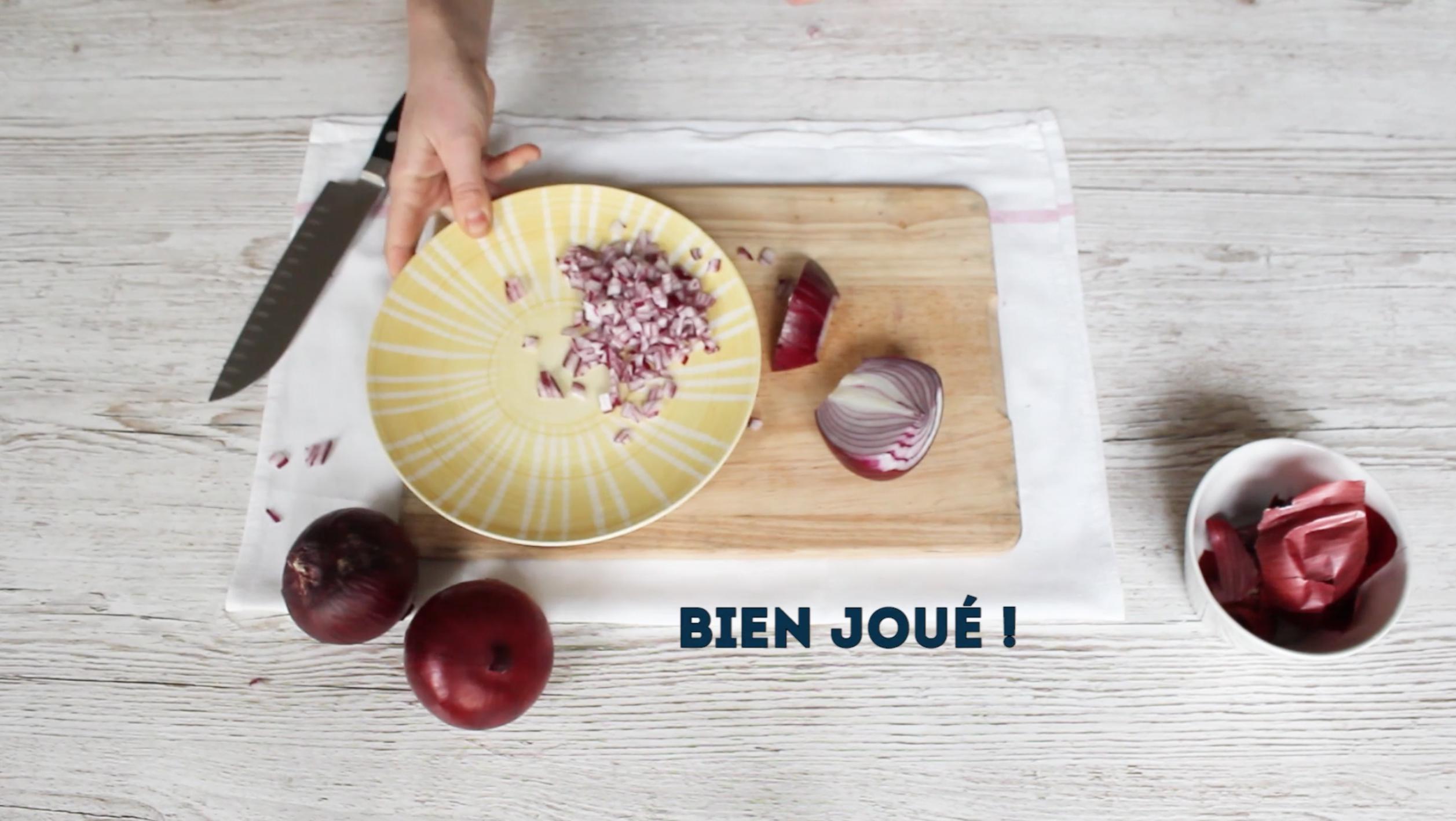 Tuto : Ciseler un oignon - Le Blog - Les Commis
