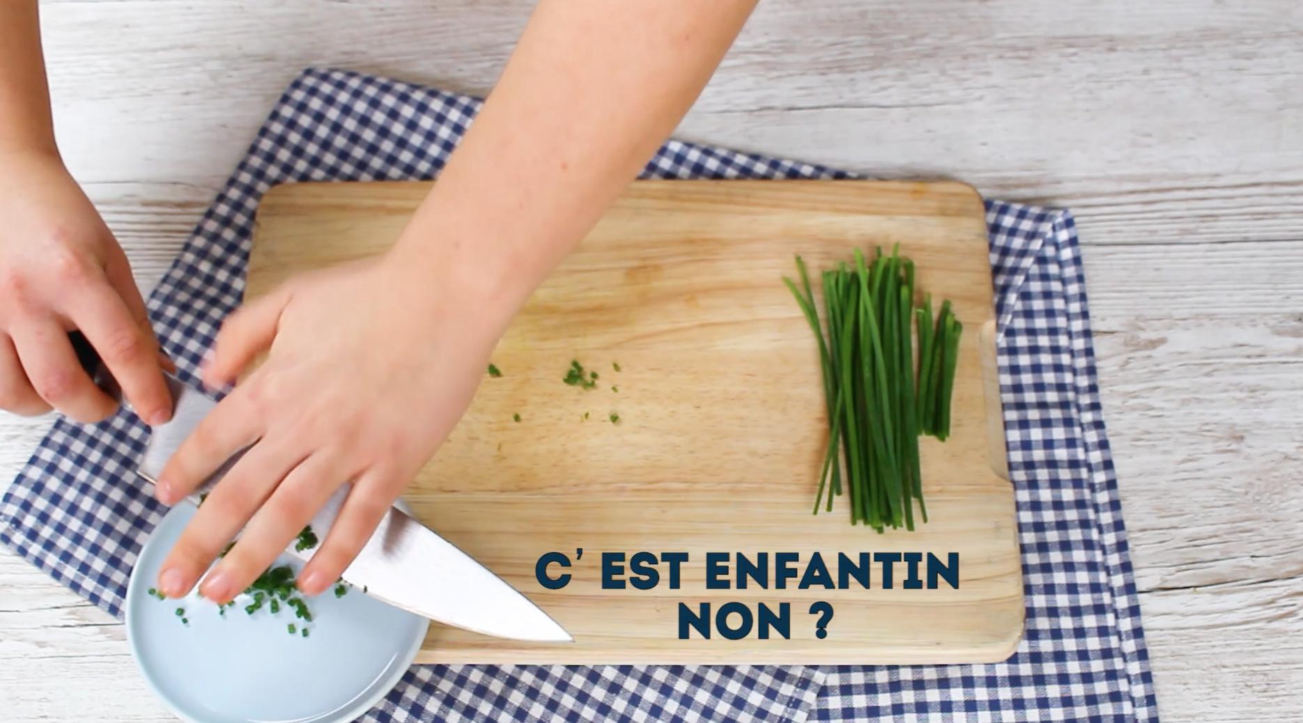 Tuto : Ciseler des fines herbes - Le Blog - Les Commis