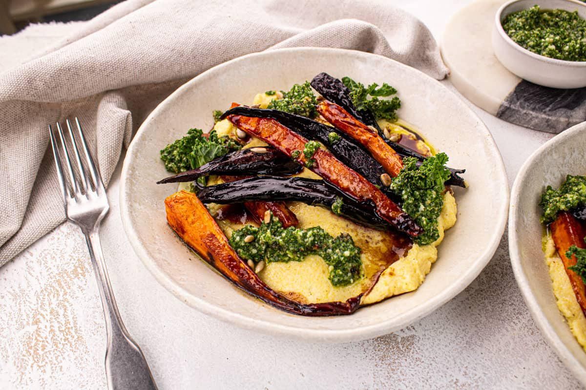 Carottes Rôties & Polenta au Pesto de Kale