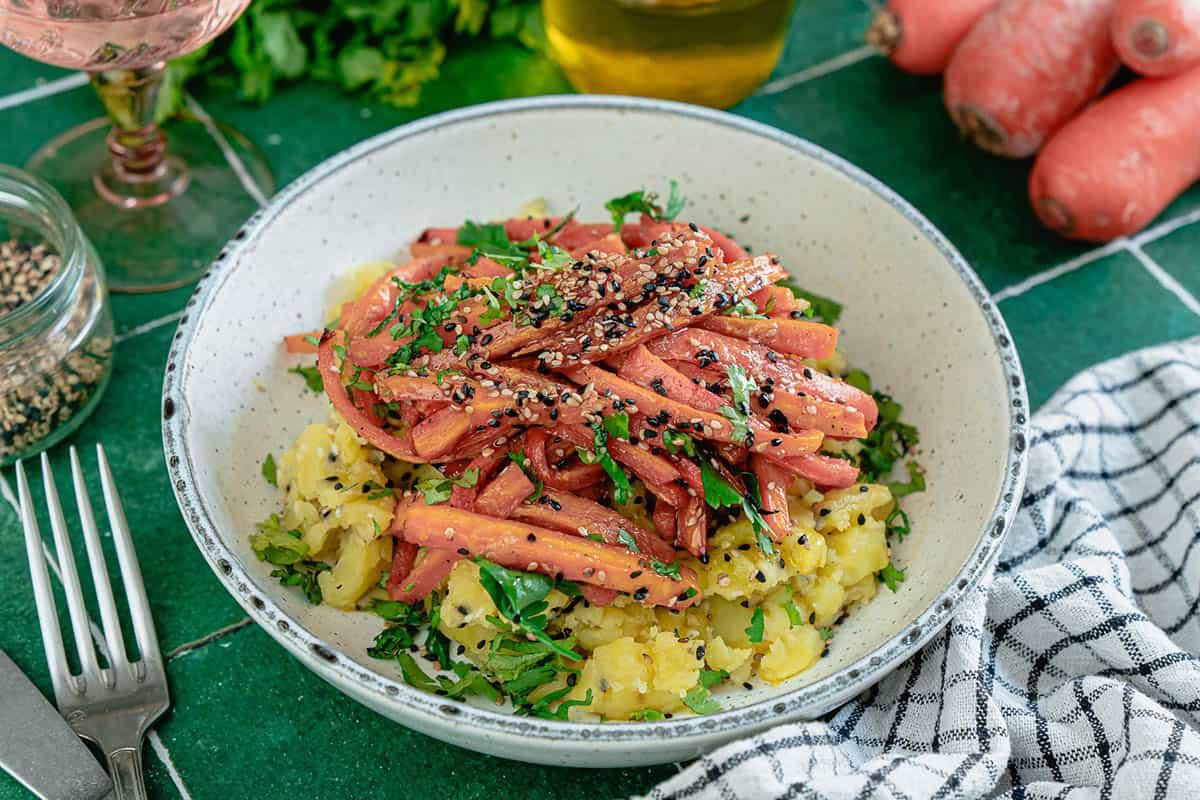 Carottes Rôties au Miso & Purée au Sésame