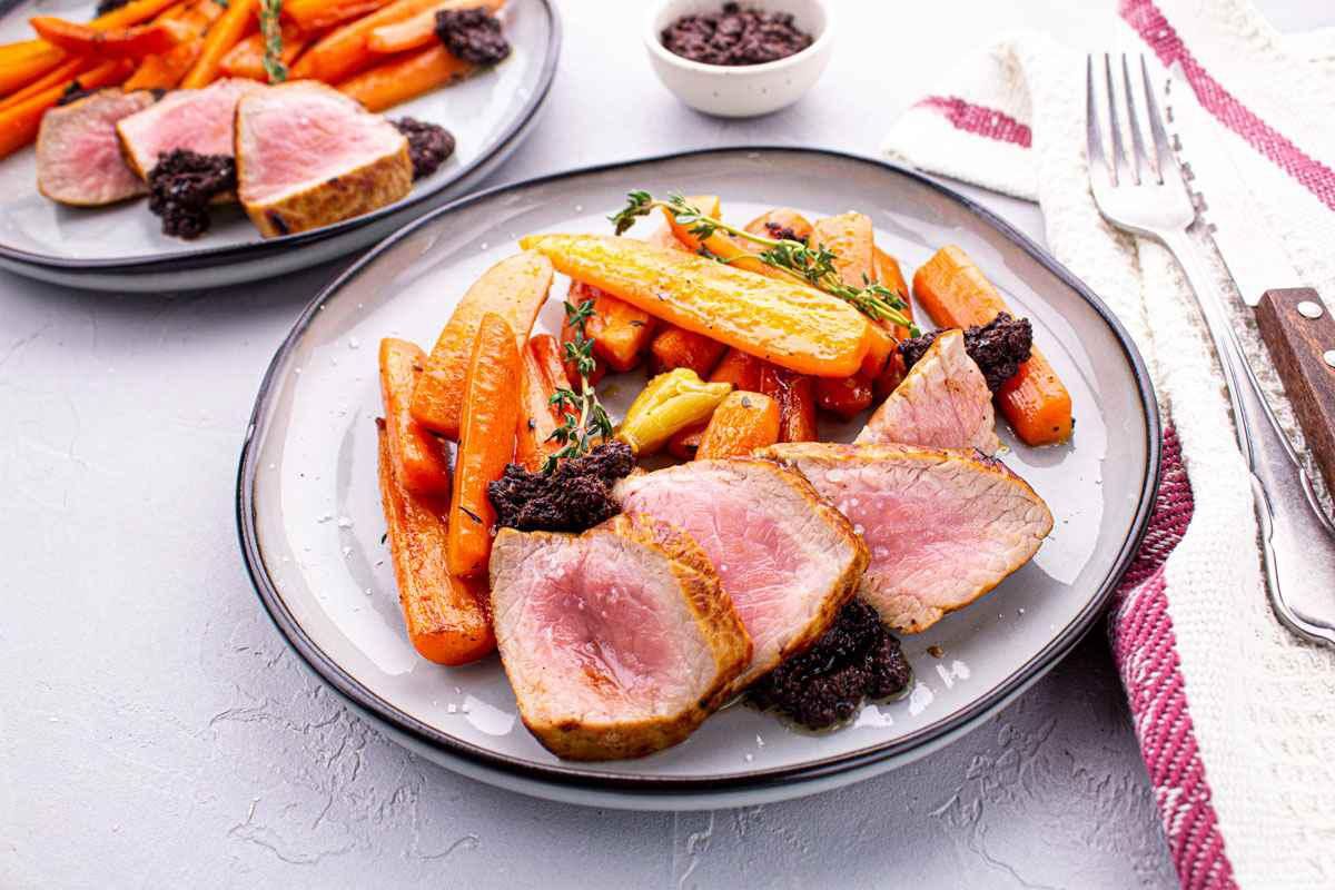 Longe de Porc Carottes Confites & Tapenade