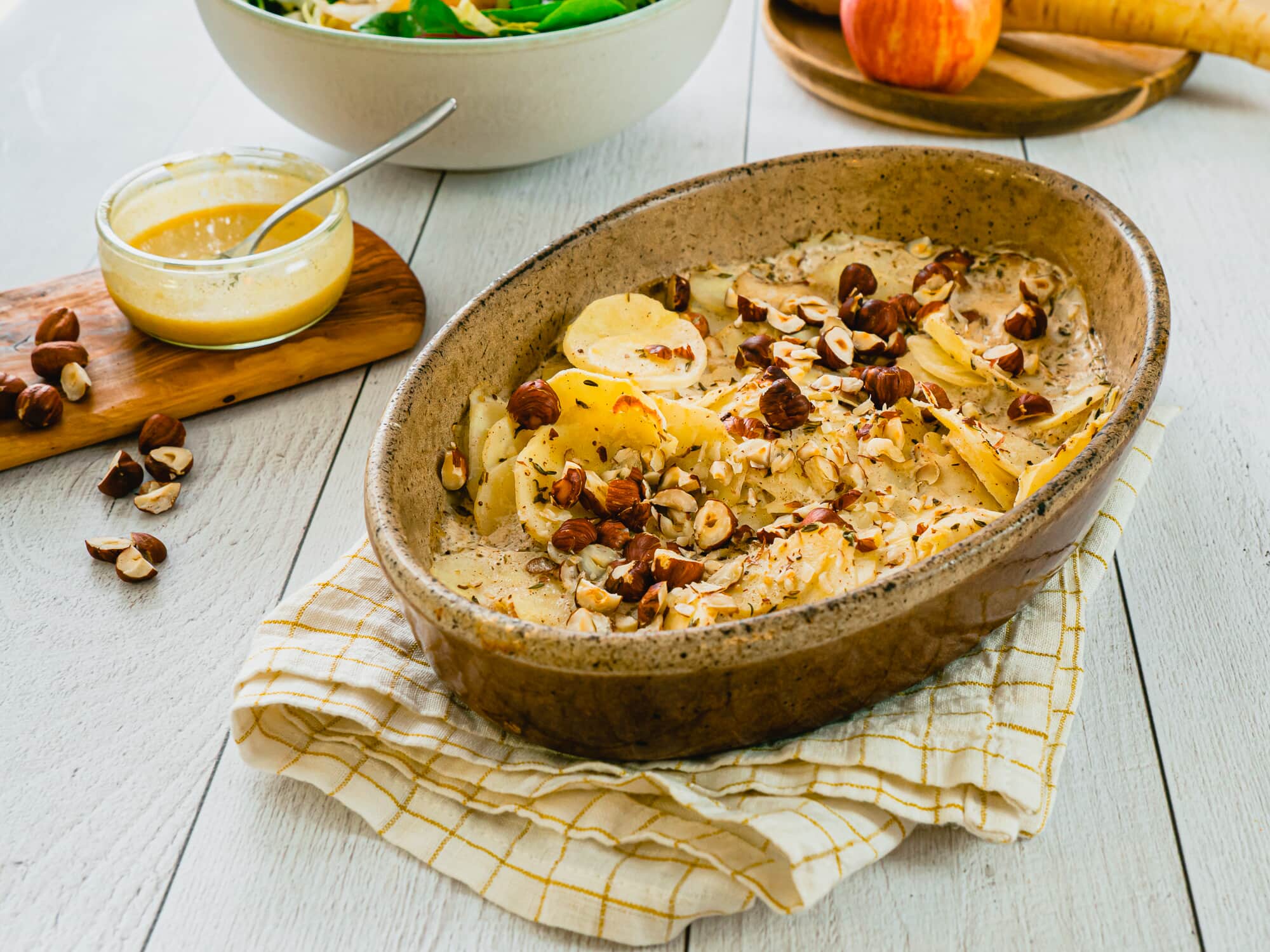 Gratin de Légumes aux Noisettes et Salade d'Endives